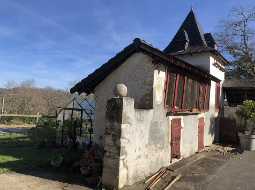 Propriété Equestre près de Pau avec 11 Ecuries, 15 ha, Paddocks et Petit Vignoble