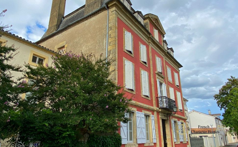 Splendid 7 Bedroom Maison de Maitre in the heart of an active market town