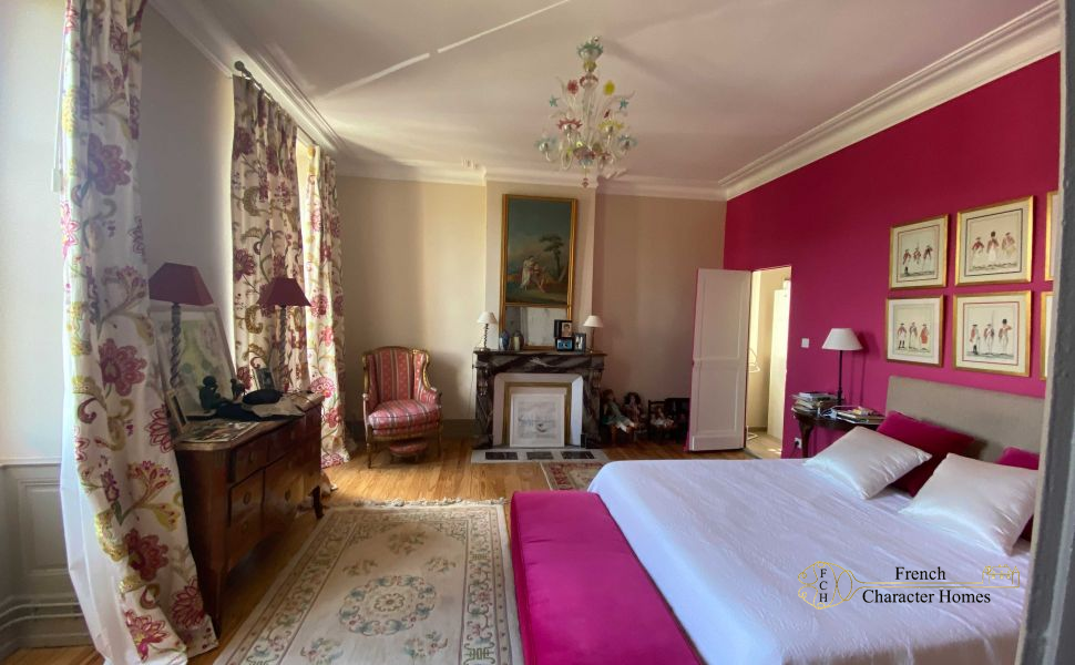 Splendid 7 Bedroom Maison de Maitre in the heart of an active market town