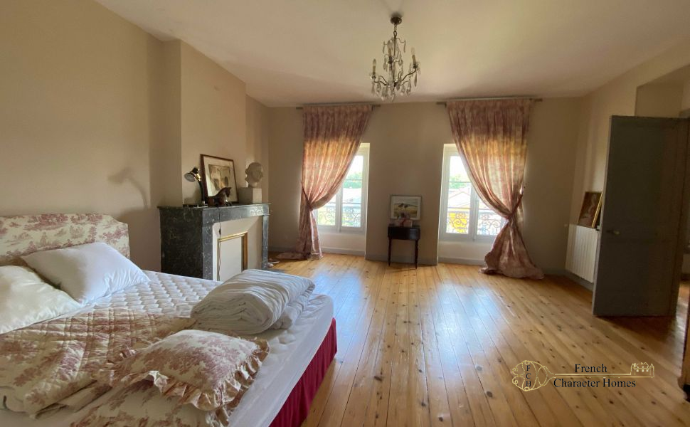 Splendid 7 Bedroom Maison de Maitre in the heart of an active market town