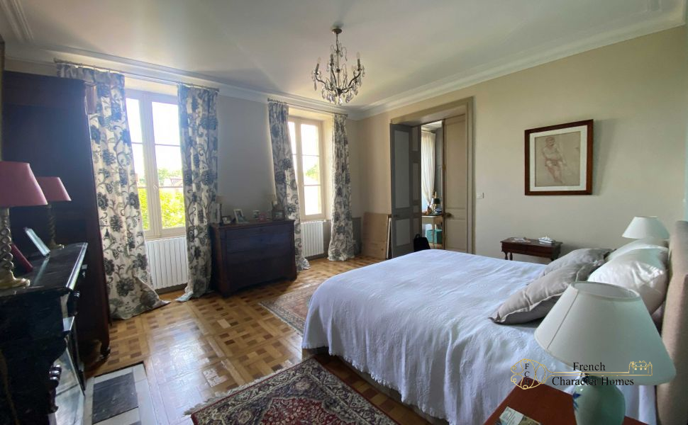 Splendid 7 Bedroom Maison de Maitre in the heart of an active market town