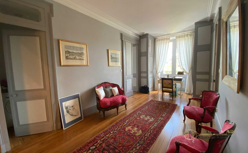 Splendid 7 Bedroom Maison de Maitre in the heart of an active market town