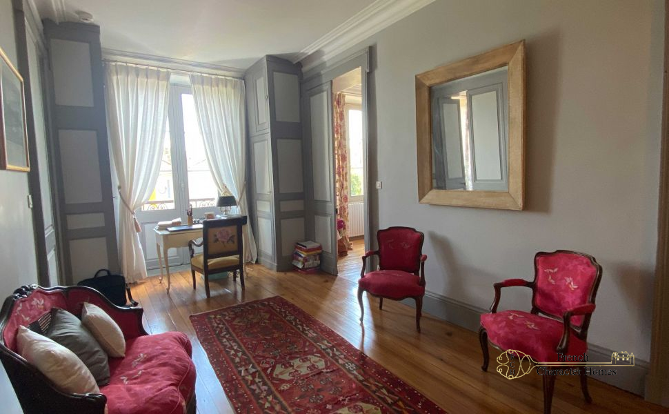 Splendid 7 Bedroom Maison de Maitre in the heart of an active market town