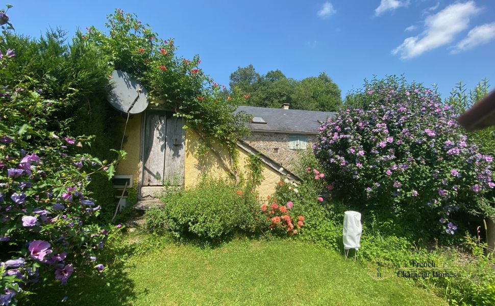 Superb Bearnaise Property and Maison d'Hotes in the rolling foothills of the Pyrenees. 