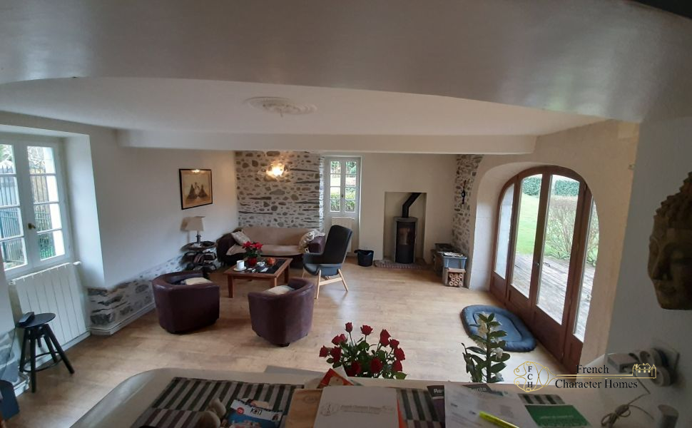 Superb Bearnaise Property and Maison d'Hotes in the rolling foothills of the Pyrenees. 