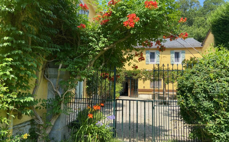 Superb Bearnaise Property and Maison d'Hotes in the rolling foothills of the Pyrenees. 