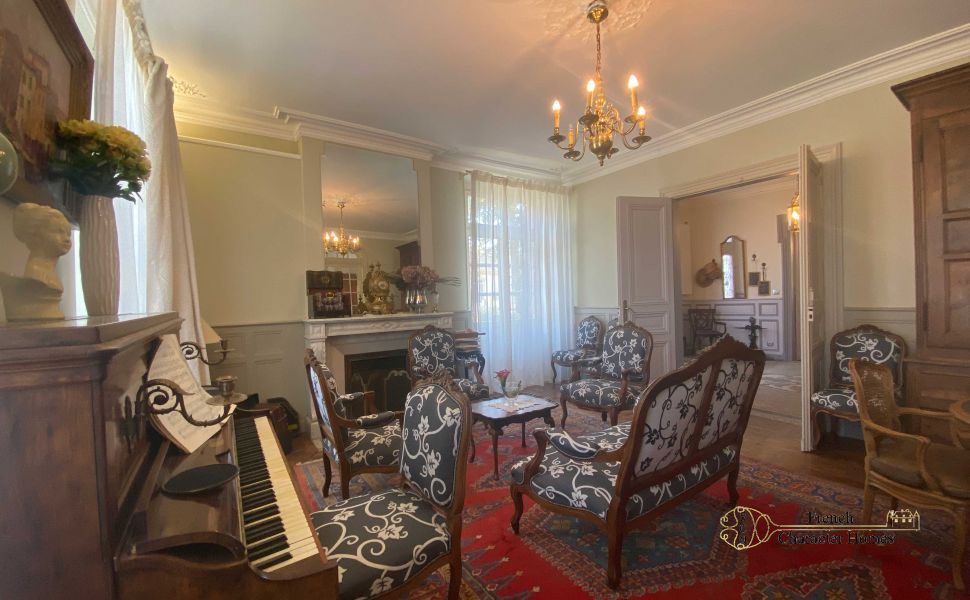 Graceful Belle Epoque Property, packed with period features. Gîte, Mosaic Pool + Jacuzzi