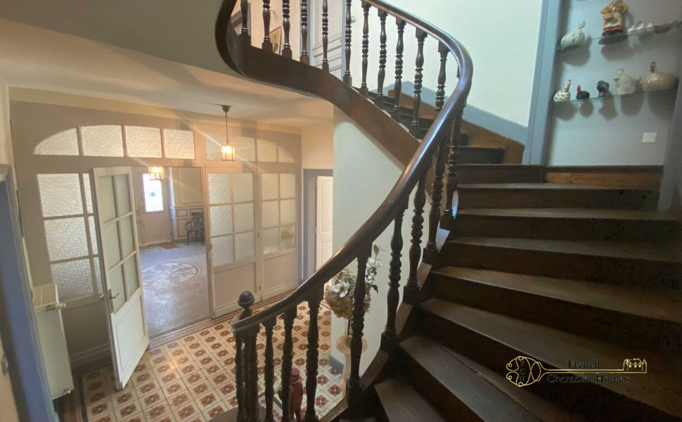 Graceful Belle Epoque Property, packed with period features. Gîte, Mosaic Pool + Jacuzzi