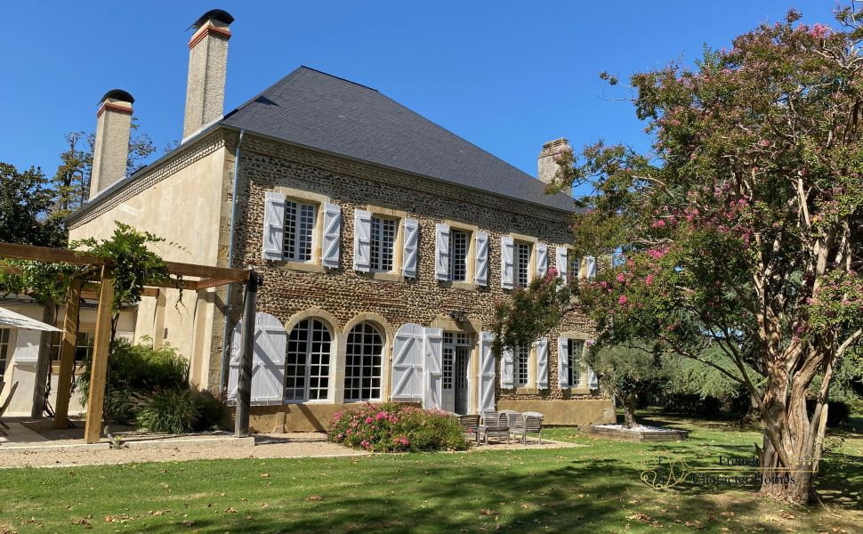 A Country Manor House with 5HA Land, Pool, Former Guardian's Cottage; Barn and Garage