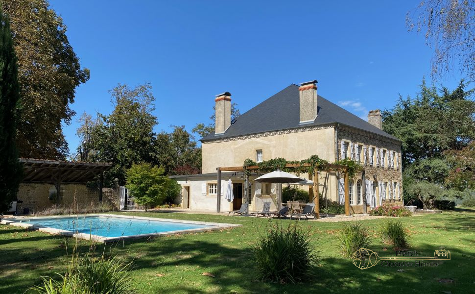A Country Manor House with 5HA Land, Pool, Former Guardian's Cottage; Barn and Garage