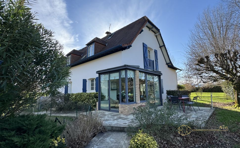 Beautiful Architect Designed 4 Bedroom Bearnaise Home With Heated Pool And Mountain Views