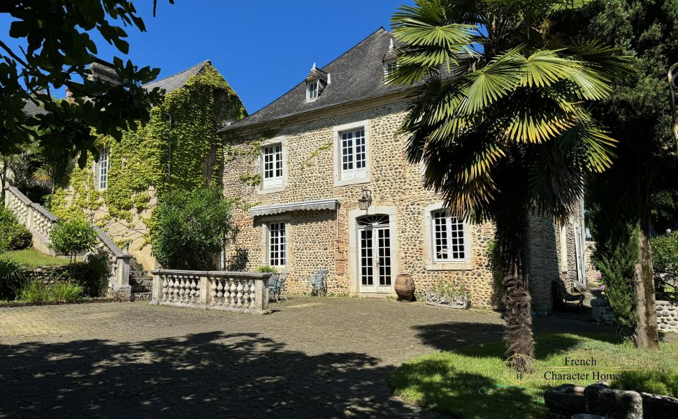 A Characterful late 18C Village Home, with Guest Annex & Barn