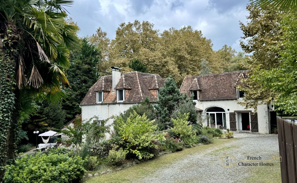 Picturesque 19th Century Watermill In Private Grounds With Swimming Pool