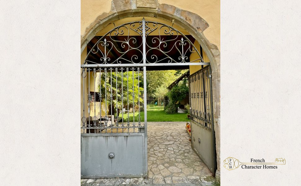 17C Maison de Maitre, set in an Attractive Courtyard with its Original Chai & Barns