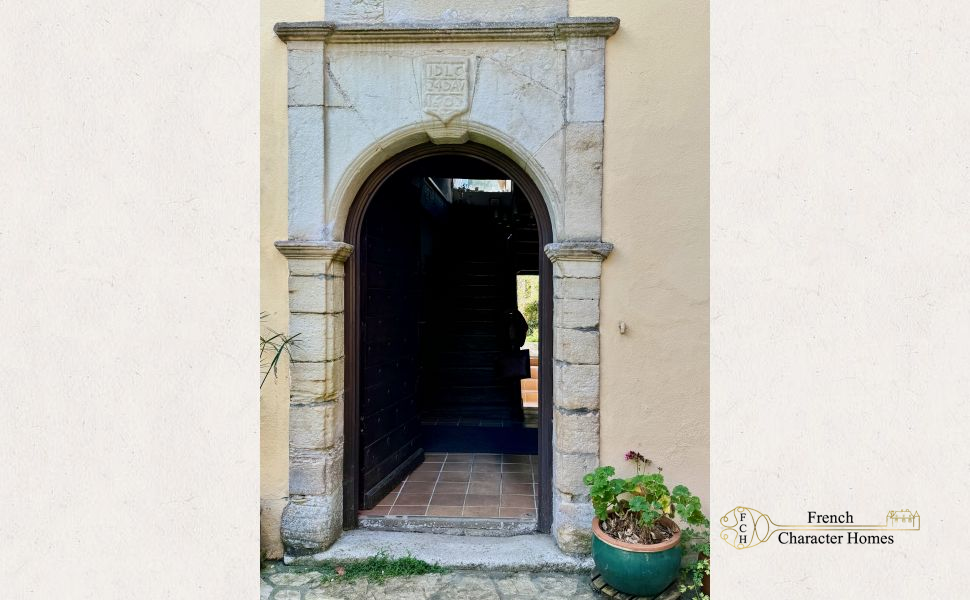 17C Maison de Maitre, set in an Attractive Courtyard with its Original Chai & Barns