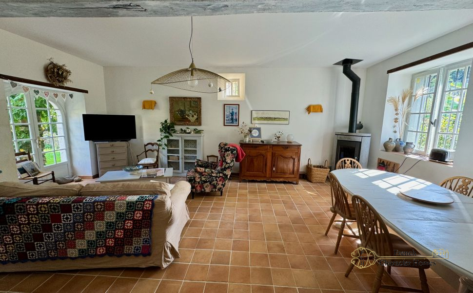 17C Maison de Maitre, set in an Attractive Courtyard with its Original Chai & Barns