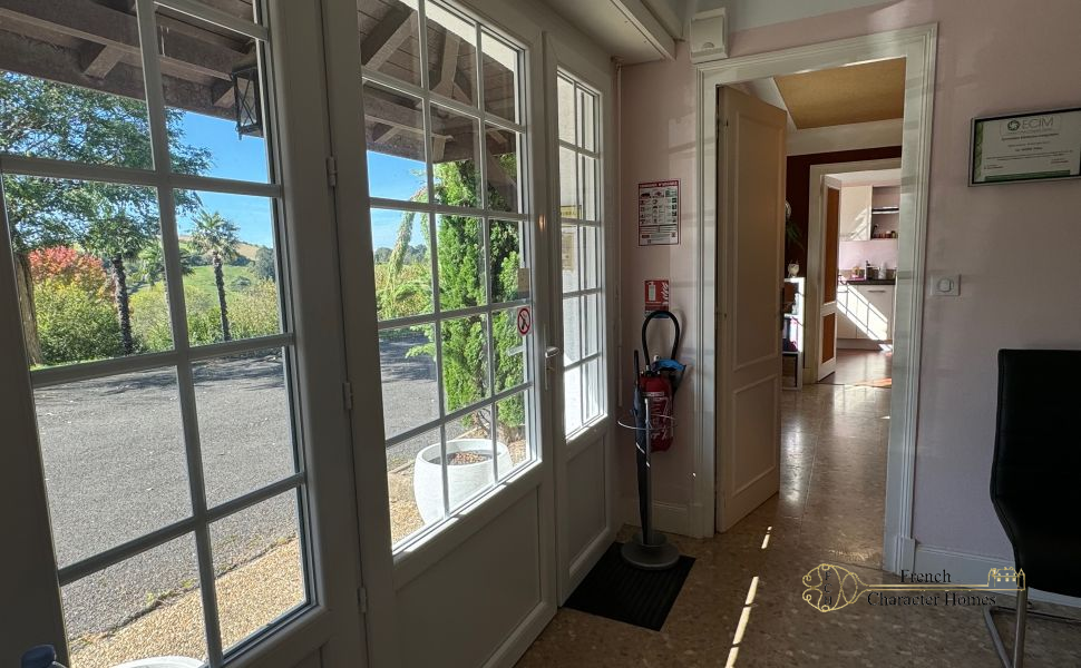 Substantial Family Home; Independent Annex; Walking Distance of the Charming La Bastide Clairence