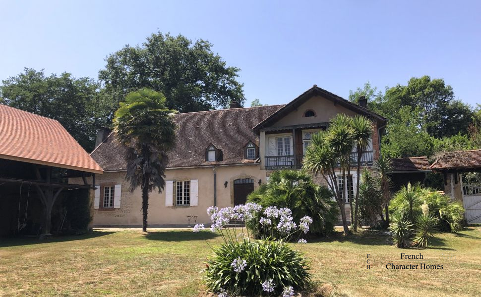 A Striking Maison de Maitre offering an Exceptional Restoration Opportunity!