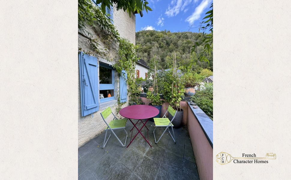 Charming Bearnaise Village House With Artists Studio In the Heart of The Valley Aspe