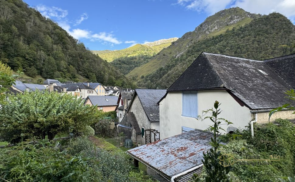 Charming Bearnaise Village House With Artists Studio In the Heart of The Valley Aspe