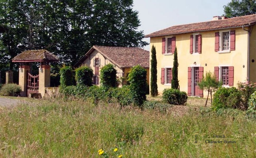 A Former Hunting Lodge, Farmhouse & 2.2 HA of Beautifully Maintained Grounds