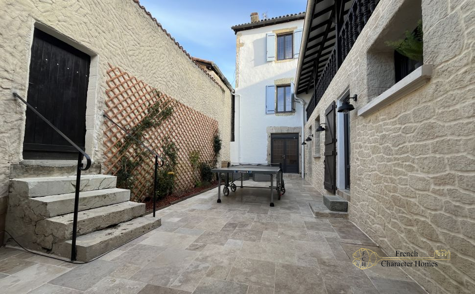 Immaculate Estate comprising 4 Independant Properties in the Heart of Saint Sever