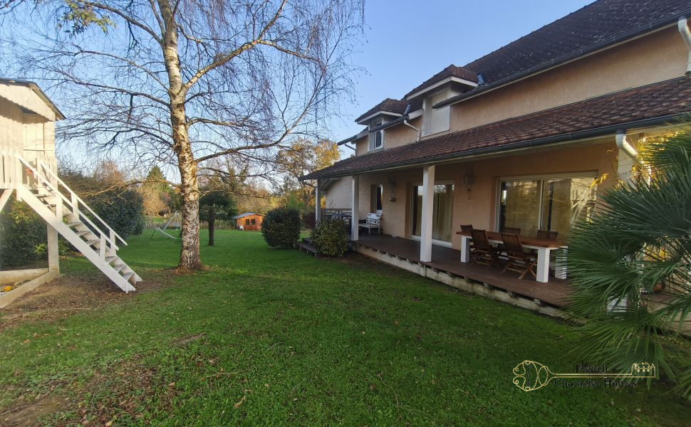 An Attractive Family Home with Guest Annex offering Rental Potential, 10 mins South of Pau