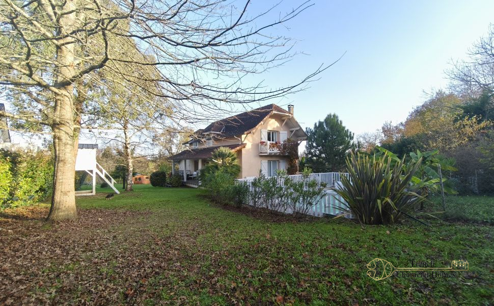 An Attractive Family Home with Guest Annex offering Rental Potential, 10 mins South of Pau