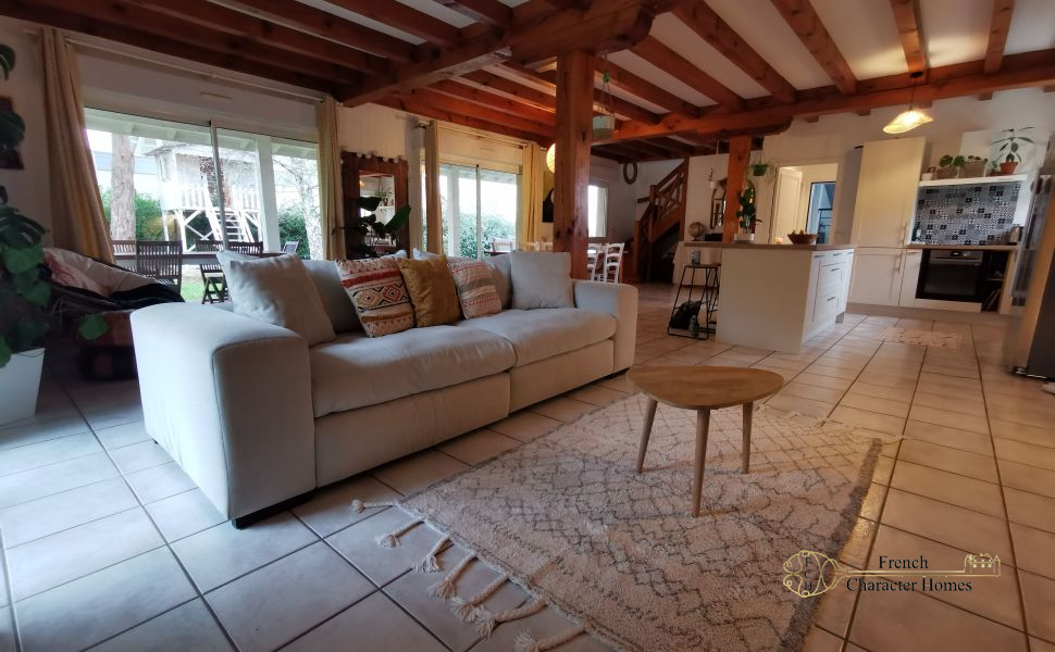 An Attractive Family Home with Guest Annex offering Rental Potential, 10 mins South of Pau