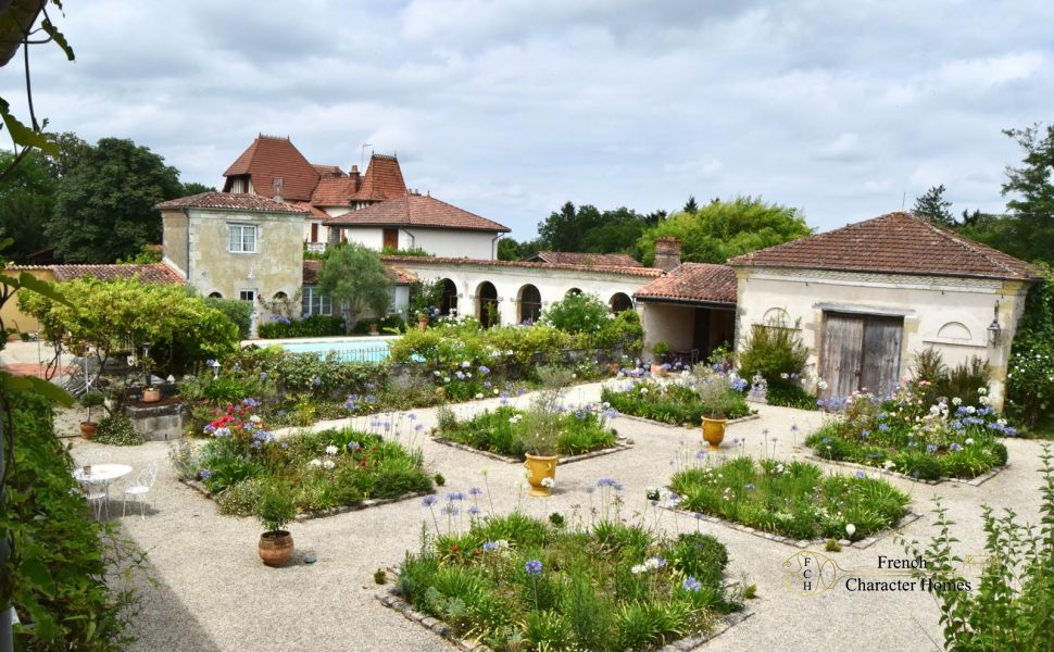 A Magnificent Stable Block Conversion 