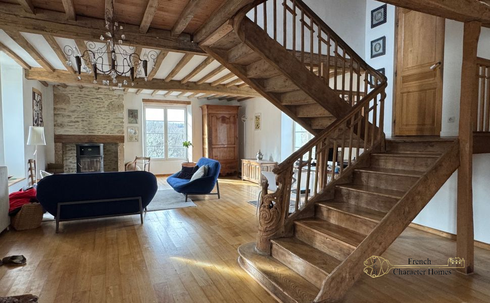 An Exceptional 18C 5-Bed Family Home with 3-Bed Cottage, 22.6 Acres & Pyrenean Views